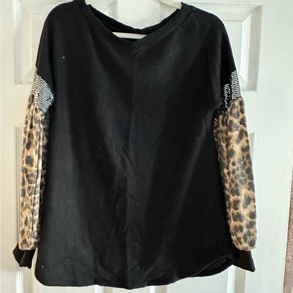 Black long sleeve sweater / long sleeve.